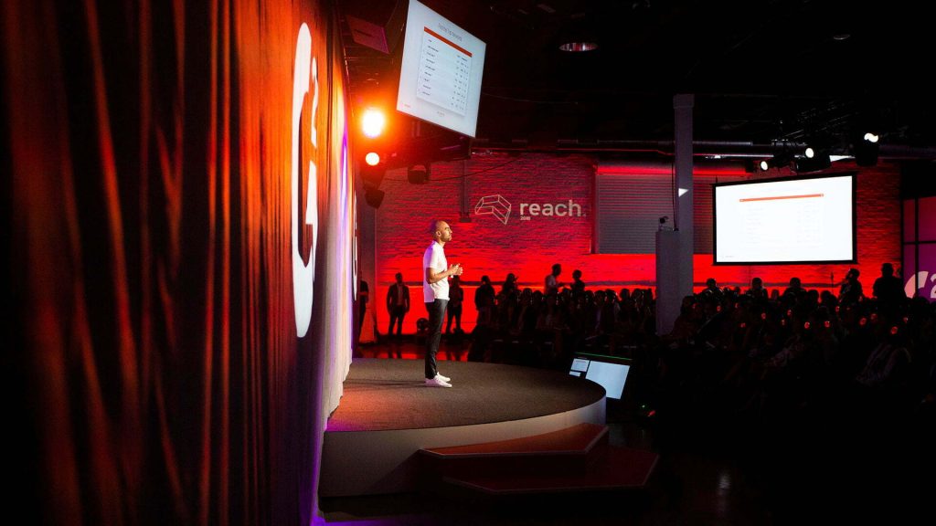 emc3 - G2 Reach Moment